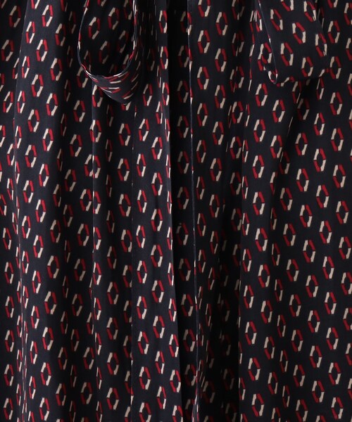 grove（グローブ）の「◆柄も入った8色展開。ヴィンテージサテン柄アソートブラウス（シャツ/ブラウス・レディース・ダークグリーン/アイボリー/ボルドー/ブラック系1/ネイビー系/アイボリー系/グレー系その他/ブラウン系その他・02/03/04/01/05）」の21枚目の写真