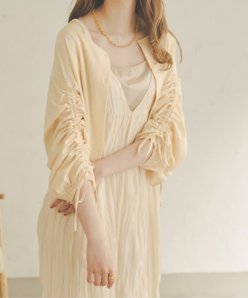 Ambre Neige(アンブルネージュ)の「シャーリングシャツ/【WEB/EC限定商品】(シャツ/ブラウス・レディース・アイボリー/モカ・FREE)」の3枚目の写真