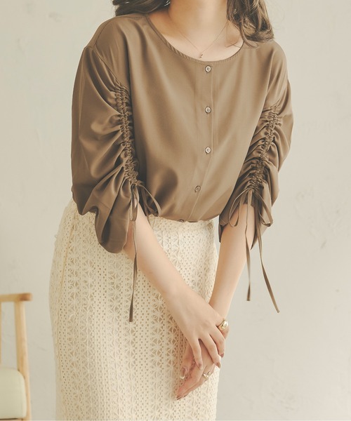 Ambre Neige(アンブルネージュ)の「シャーリングシャツ/【WEB/EC限定商品】(シャツ/ブラウス・レディース・アイボリー/モカ・FREE)」の8枚目の写真