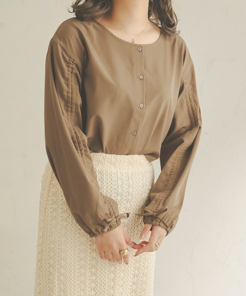 Ambre Neige(アンブルネージュ)の「シャーリングシャツ/【WEB/EC限定商品】(シャツ/ブラウス・レディース・アイボリー/モカ・FREE)」の10枚目の写真
