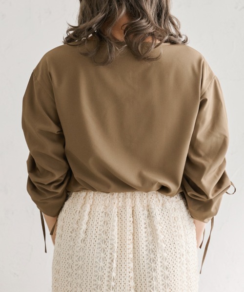Ambre Neige(アンブルネージュ)の「シャーリングシャツ/【WEB/EC限定商品】(シャツ/ブラウス・レディース・アイボリー/モカ・FREE)」の17枚目の写真