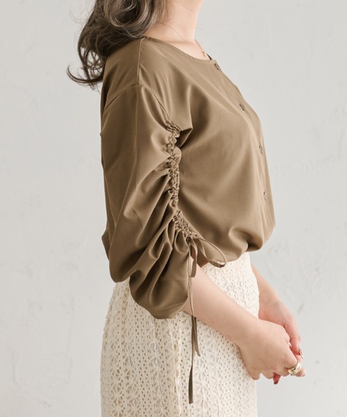 Ambre Neige(アンブルネージュ)の「シャーリングシャツ/【WEB/EC限定商品】(シャツ/ブラウス・レディース・アイボリー/モカ・FREE)」の16枚目の写真