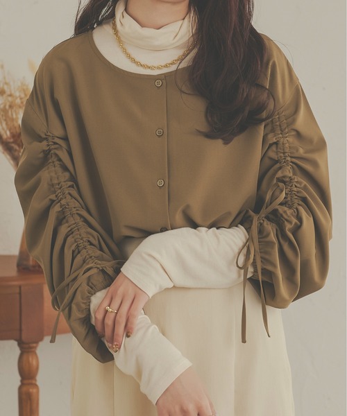 Ambre Neige(アンブルネージュ)の「シャーリングシャツ/【WEB/EC限定商品】(シャツ/ブラウス・レディース・アイボリー/モカ・FREE)」の19枚目の写真