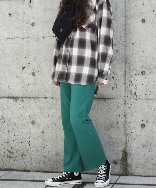 HONEYSUCKLE ROSE（ハニーサックルローズ）の「【HONEYSUCKLE ROSE】「nobee」レギンスフレアパンツ（スラックス・レディース・ブラック/ブルー/レッド/パープル/イエロー/グリーン/ピンク/ライラック/ターコイズブルー・S/L/M/XS）」の17枚目の写真