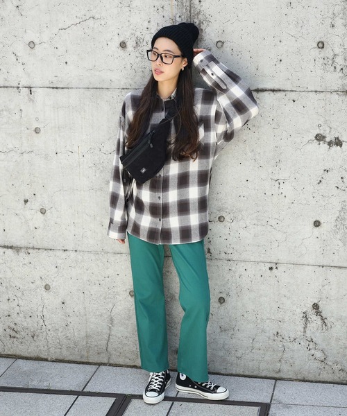 HONEYSUCKLE ROSE（ハニーサックルローズ）の「【HONEYSUCKLE ROSE】「nobee」レギンスフレアパンツ（スラックス・レディース・ブラック/ブルー/レッド/パープル/イエロー/グリーン/ピンク/ライラック/ターコイズブルー・S/L/M/XS）」の15枚目の写真