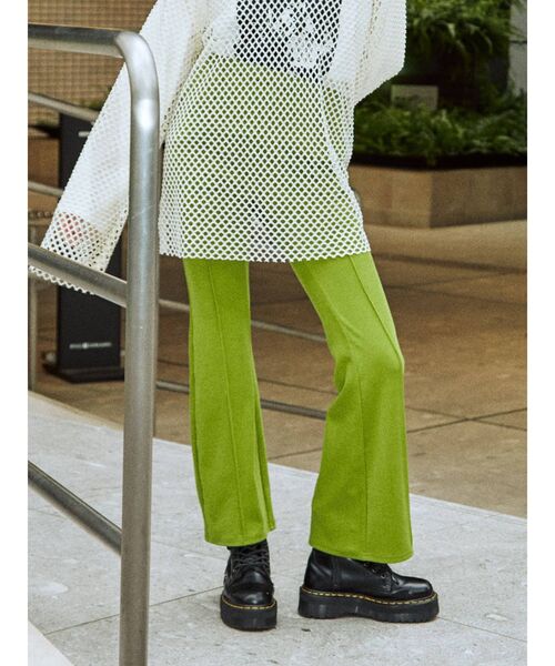 jouetie（ジュエティ）の「センターステッチフィットフレアパンツ（その他パンツ・レディース・ブラック/パープル/レッド/グリーン・MEDIUM）」の3枚目の写真