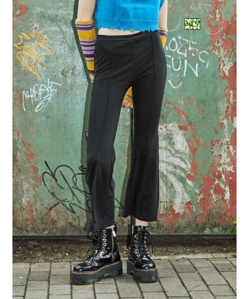 jouetie（ジュエティ）の「センターステッチフィットフレアパンツ（その他パンツ・レディース・ブラック/パープル/レッド/グリーン・MEDIUM）」の2枚目の写真