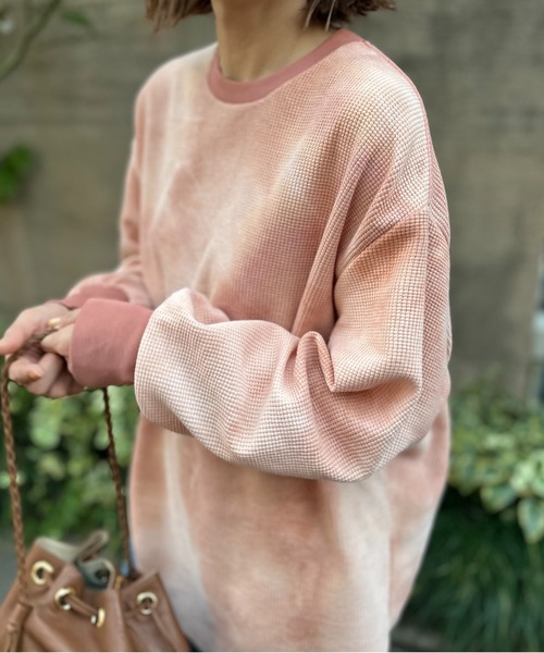 mi via loca（ミヴィアロカ）の「ワッフルタイダイ配色ステッチロンT（Tシャツ/カットソー・レディース・パープル/グリーン/スミクロ/ブラウン/カーキ/ブラウン系その他/カーキ系1/グリーン系その他・FREE）」の3枚目の写真