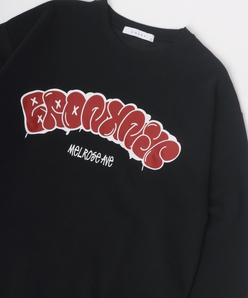 Lazar（ラザル）の「Lazar 別注 College Street Sweat/オーバーサイズ 裏起毛 カレッジ ストリート バックプリント スウェット トレーナー/長袖 トップス プルオーバー/レディース メンズ（スウェット・メンズ・ダークグリーン/アッシュグレー/ブラック系その他/ブラック/ブルー系その他2/グレー系その他/ネイビー/チャコール/グリーン系その他/ブルー系その他/グリーン系その他2/グレー系その他2/ベージュ/グリーン系その他3/ホワイト/ホワイト系その他・M/L/LL）」の5枚目の写真