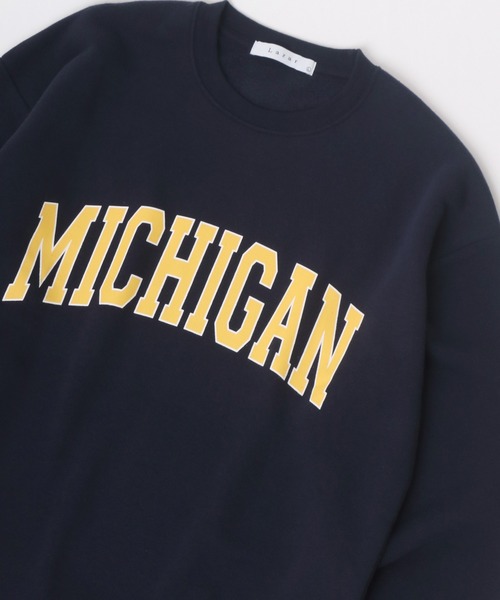 Lazar（ラザル）の「Lazar 別注 College Street Sweat/オーバーサイズ 裏起毛 カレッジ ストリート バックプリント スウェット トレーナー/長袖 トップス プルオーバー/レディース メンズ（スウェット・メンズ・ダークグリーン/アッシュグレー/ブラック系その他/ブラック/ブルー系その他2/グレー系その他/ネイビー/チャコール/グリーン系その他/ブルー系その他/グリーン系その他2/グレー系その他2/ベージュ/グリーン系その他3/ホワイト/ホワイト系その他・M/L/LL）」の15枚目の写真