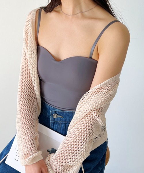 CLEA(クレア)の「カップ付きシームレスキャミトップス(キャミソール・レディース・ホワイト/ブラウン/ブラック/チャコールグレー・FREE)」の3枚目の写真