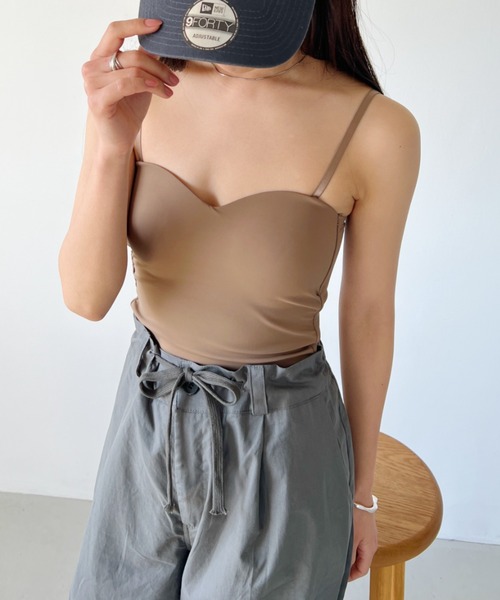 CLEA(クレア)の「カップ付きシームレスキャミトップス(キャミソール・レディース・ホワイト/ブラウン/ブラック/チャコールグレー・FREE)」の18枚目の写真