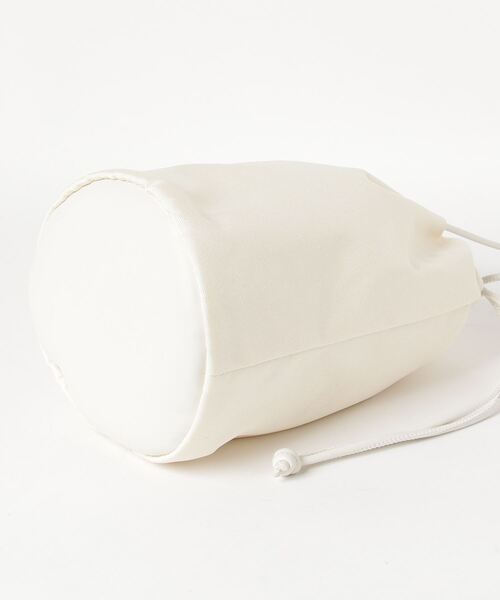 ESLOW(エスロー)の「ESLOW/CYLINDER DRAWSTRING BAG(ショルダーバッグ・レディース・ブラック/オフホワイト・FREE)」の4枚目の写真