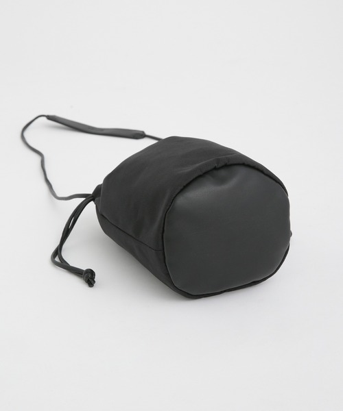 ESLOW(エスロー)の「ESLOW/CYLINDER DRAWSTRING BAG(ショルダーバッグ・レディース・ブラック/オフホワイト・FREE)」の10枚目の写真