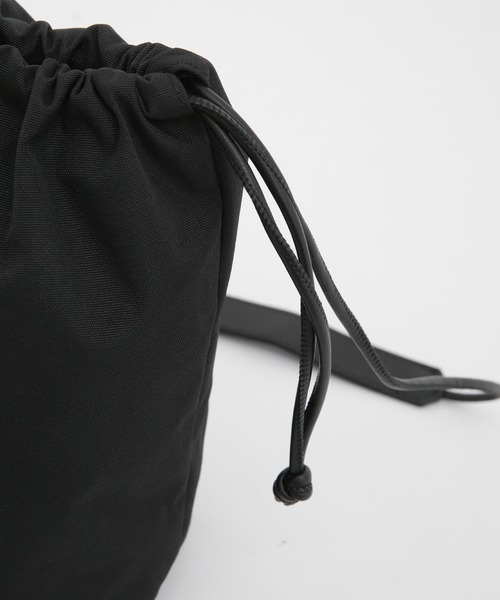 ESLOW(エスロー)の「ESLOW/CYLINDER DRAWSTRING BAG(ショルダーバッグ・レディース・ブラック/オフホワイト・FREE)」の12枚目の写真