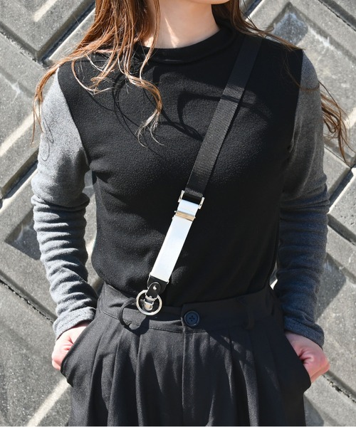 An+u（アンユー）の「マルチウェイ ワンショルサスペンダー / スマホショルダー（サスペンダー・レディース・ブラック/オフホワイト/バーガンディー/ブラウン/カーキ・MEDIUM/SMALL）」の2枚目の写真