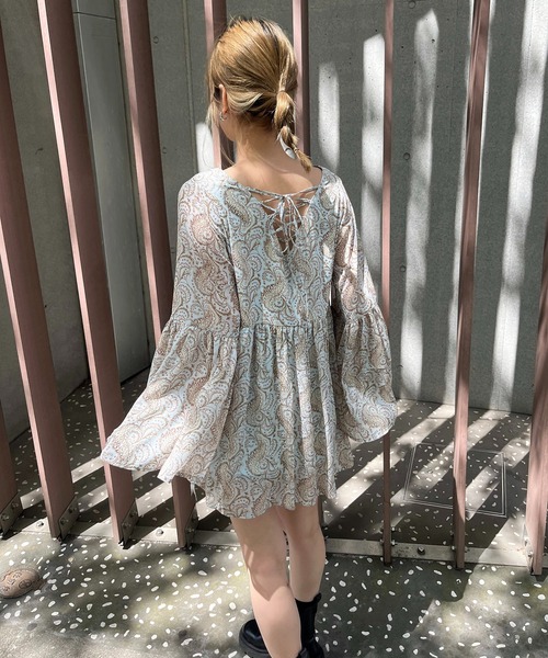 SPIRALGIRL(スパイラルガール)の「ペイズリー柄ラメストライプフレアブラウス(シャツ/ブラウス・レディース・ホワイト系/ブルー系・FREE)」の5枚目の写真