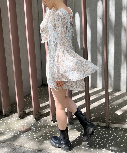 SPIRALGIRL(スパイラルガール)の「ペイズリー柄ラメストライプフレアブラウス(シャツ/ブラウス・レディース・ホワイト系/ブルー系・FREE)」の6枚目の写真