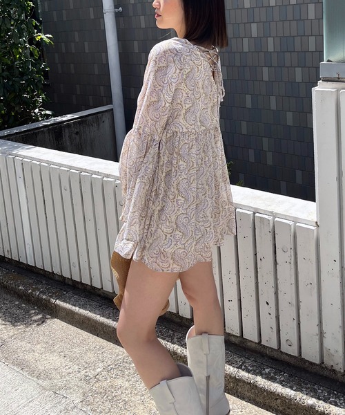 SPIRALGIRL(スパイラルガール)の「ペイズリー柄ラメストライプフレアブラウス(シャツ/ブラウス・レディース・ホワイト系/ブルー系・FREE)」の9枚目の写真