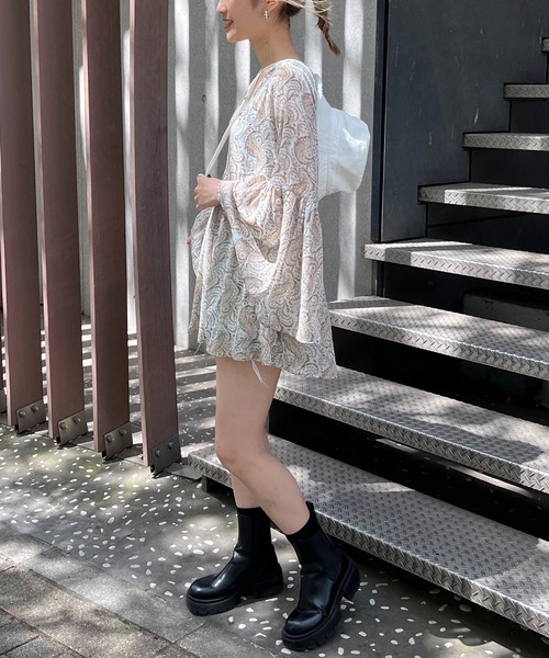 SPIRALGIRL(スパイラルガール)の「ペイズリー柄ラメストライプフレアブラウス(シャツ/ブラウス・レディース・ホワイト系/ブルー系・FREE)」の4枚目の写真