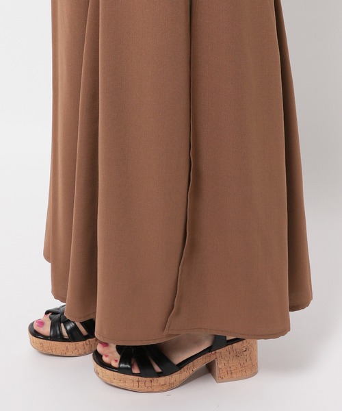 mysty woman（ミスティウーマン）の「カットアウトキャミワンピース2PSET　907585（ワンピース・レディース・ブラック/ブラウン/グレイッシュベージュ・FREE）」の19枚目の写真