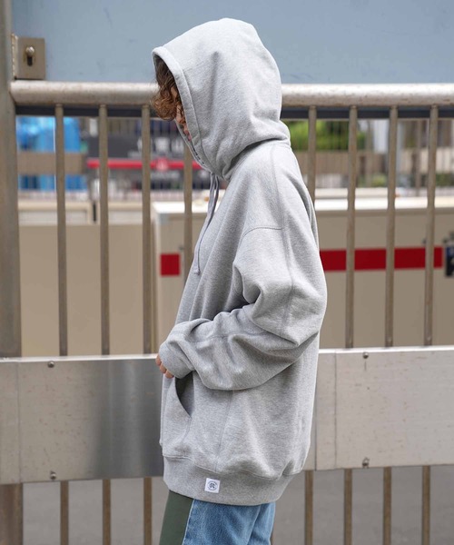 REIGNING CHAMP(レイニングチャンプ)の「REIGNING CHAMP RELAXED HOODIE - MIDWEIGHT TERRY(パーカー・メンズ・ライトグレー・LARGE/MEDIUM)」の3枚目の写真