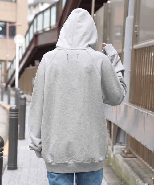 REIGNING CHAMP(レイニングチャンプ)の「REIGNING CHAMP RELAXED HOODIE - MIDWEIGHT TERRY(パーカー・メンズ・ライトグレー・LARGE/MEDIUM)」の4枚目の写真