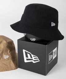 NEW ERA（ニューエラ）の「【NEW ERA/ニューエラ】Typewriter タイプライター ワンポイント フラッグロゴ刺繍 バケットハット/帽子/ブラック（ハット・メンズ）」
