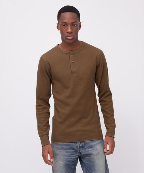 AVIREX(アヴィレックス)の「《DAILY/デイリー》L/S THERMAL HENLEY NECK T-SHIRT / 長袖 サーマル ヘンリーネックTシャツ / AVIREX / アヴィレックス(Tシャツ/カットソー・メンズ・ネイビー/グレー/ブラック/ホワイト系2/オリーブ系・L/M/S/2XL/XL)」の5枚目の写真