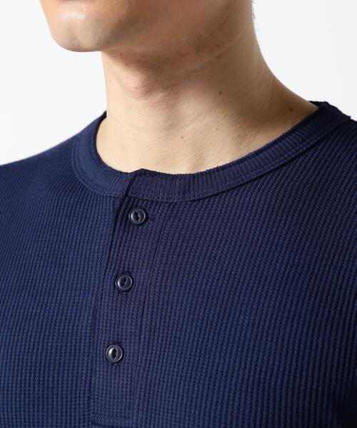 AVIREX（アヴィレックス）の「《DAILY/デイリー》L/S THERMAL HENRY NECK T-SHIRT / 長袖 サーマル ヘンリーネックＴシャツ / AVIREX / アヴィレックス（Tシャツ/カットソー・メンズ・ネイビー/グレー/ブラック/ホワイト系2/オリーブ系・L/M/S/2XL/XL）」の16枚目の写真