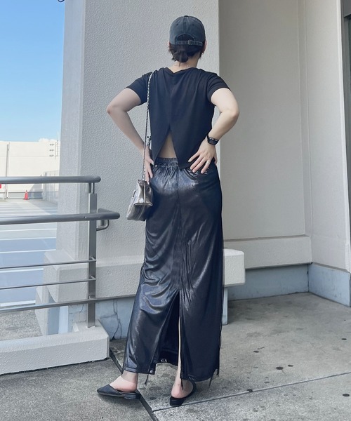 Reurie'(レウリィ)の「【ZOZO限定】バックスリットショートT / Tシャツ コンパクト プルオーバー バックデザイン シンプルトップス 白T 黒T 半袖 ショート丈 短丈 クロップド丈 ミニ丈 クルーネック 無地 ホワイト ブラック 白 黒(Tシャツ/カットソー・レディース・ベージュ/ホワイト/ブラック・FREE)」の4枚目の写真