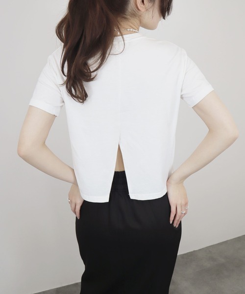 Reurie'(レウリィ)の「【ZOZO限定】バックスリットショートT / Tシャツ コンパクト プルオーバー バックデザイン シンプルトップス 白T 黒T 半袖 ショート丈 短丈 クロップド丈 ミニ丈 クルーネック 無地 ホワイト ブラック 白 黒(Tシャツ/カットソー・レディース・ベージュ/ホワイト/ブラック・FREE)」の15枚目の写真