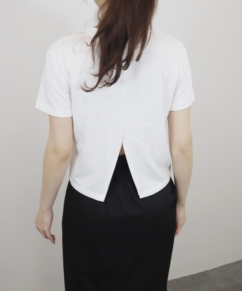 Reurie'(レウリィ)の「【ZOZO限定】バックスリットショートT / Tシャツ コンパクト プルオーバー バックデザイン シンプルトップス 白T 黒T 半袖 ショート丈 短丈 クロップド丈 ミニ丈 クルーネック 無地 ホワイト ブラック 白 黒(Tシャツ/カットソー・レディース・ベージュ/ホワイト/ブラック・FREE)」の19枚目の写真