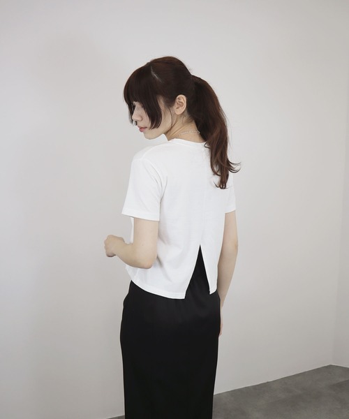 Reurie'(レウリィ)の「【ZOZO限定】バックスリットショートT / Tシャツ コンパクト プルオーバー バックデザイン シンプルトップス 白T 黒T 半袖 ショート丈 短丈 クロップド丈 ミニ丈 クルーネック 無地 ホワイト ブラック 白 黒(Tシャツ/カットソー・レディース・ベージュ/ホワイト/ブラック・FREE)」の21枚目の写真