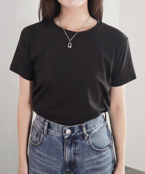 Reurie'(レウリィ)の「【ZOZO限定】バックスリットショートT / Tシャツ コンパクト プルオーバー バックデザイン シンプルトップス 白T 黒T 半袖 ショート丈 短丈 クロップド丈 ミニ丈 クルーネック 無地 ホワイト ブラック 白 黒(Tシャツ/カットソー・レディース・ベージュ/ホワイト/ブラック・FREE)」の8枚目の写真
