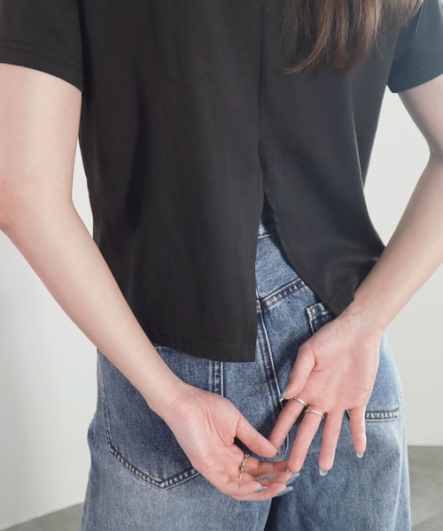 Reurie'(レウリィ)の「【ZOZO限定】バックスリットショートT / Tシャツ コンパクト プルオーバー バックデザイン シンプルトップス 白T 黒T 半袖 ショート丈 短丈 クロップド丈 ミニ丈 クルーネック 無地 ホワイト ブラック 白 黒(Tシャツ/カットソー・レディース・ベージュ/ホワイト/ブラック・FREE)」の7枚目の写真