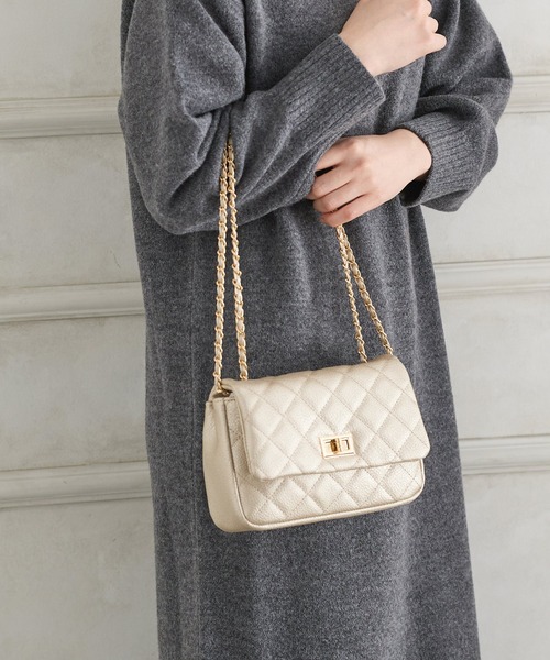 Honeys(ハニーズ)の「フラップショルダーバッグ(ショルダーバッグ・レディース・ベージュ/ブラック/スモークピンク/アイボリー/シルバー/ライトグレー/ブルー/レッド/ゴールド・FREE)」の9枚目の写真