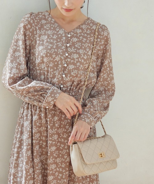 Honeys(ハニーズ)の「フラップショルダーバッグ(ショルダーバッグ・レディース・ベージュ/ブラック/スモークピンク/アイボリー/シルバー/ライトグレー/ブルー/レッド/ゴールド・FREE)」の10枚目の写真