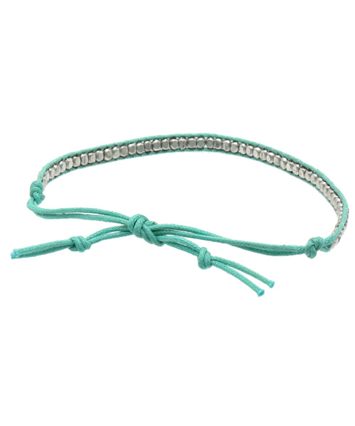 AZUL by moussy(アズールバイマウジー)の「SLVビーズカラーアンクレット(CARD)(アンクレット・レディース・グリーン/ピンク/ブラック/オフホワイト/ブルー・FREE)」の6枚目の写真