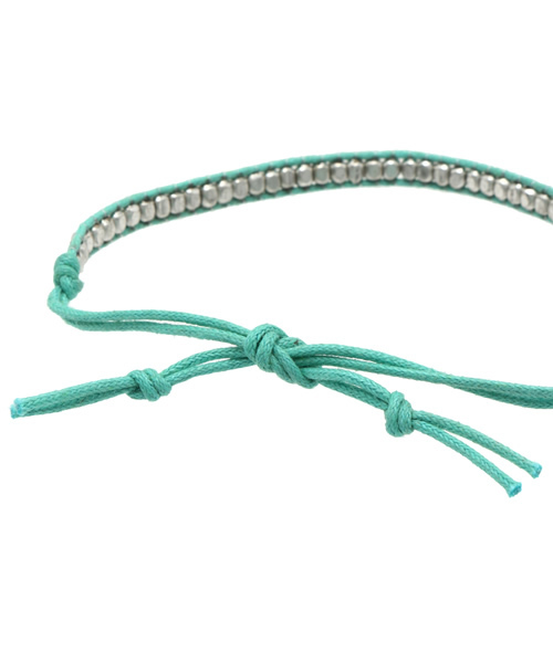 AZUL by moussy(アズールバイマウジー)の「SLVビーズカラーアンクレット(CARD)(アンクレット・レディース・グリーン/ピンク/ブラック/オフホワイト/ブルー・FREE)」の7枚目の写真