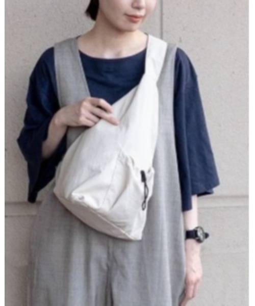 studio CLIP(スタディオクリップ)の「ナイロン中綿ワンショルダーボディバッグ(ボディバッグ/ウエストポーチ・レディース・オレンジ/ブラック/ベージュ・FREE)」の1枚目の写真