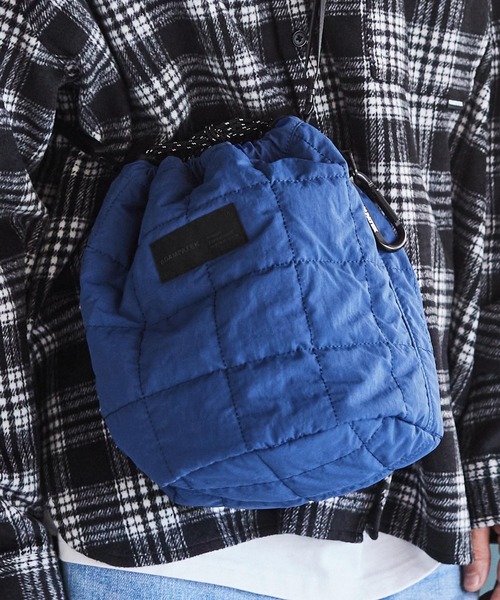 ADAM PATEK(アダムパテック)の「ADAMPATEK/square quilt mini drawstring bag/スクエアキルティングミニ巾着ショルダーバッグ(ショルダーバッグ・メンズ・ホワイト/ブラック/ブルー・フリー)」の6枚目の写真