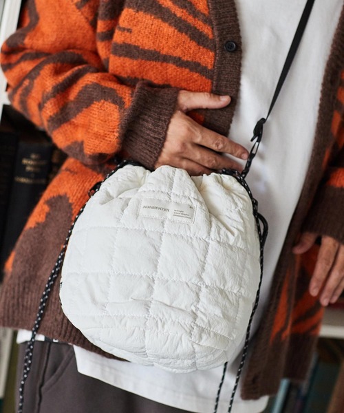 ADAM PATEK(アダムパテック)の「ADAMPATEK/square quilt mini drawstring bag/スクエアキルティングミニ巾着ショルダーバッグ(ショルダーバッグ・メンズ・ホワイト/ブラック/ブルー・フリー)」の10枚目の写真