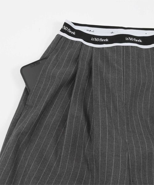 miette(ミエット)の「ピンストライプウエストロゴゴムタックパンツ(その他パンツ・レディース・ブラック/グレー・FREE)」の5枚目の写真