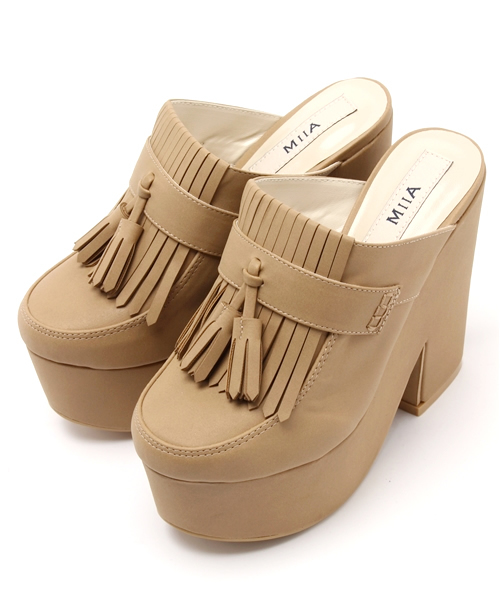 MIIA（ミーア）の「タッセルサボ（サンダル・レディース・ホワイト/ベージュ/イエロー/ブラック・24.5cm/22.5cm/23.5cm）」の4枚目の写真