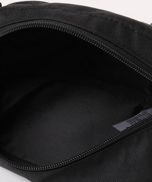 THRASHER(スラッシャー)の「撥水加工 ミニウエストポーチ BENCHMARKシリーズ(ボディバッグ/ウエストポーチ・メンズ・ブラック・FREE)」の4枚目の写真