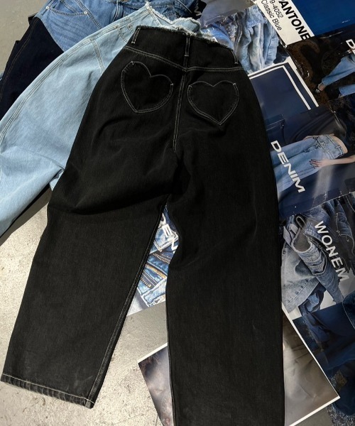 WONEM ハート型パッチ ワイドデニムパンツ WONEM（ウォンエム）の「ハートポケットステッチワイドジーンズ