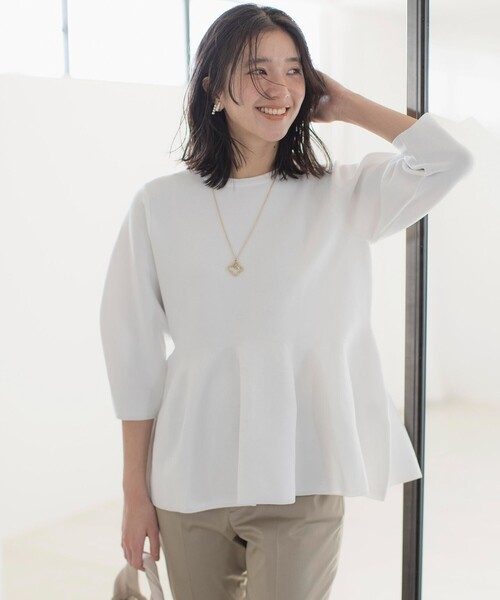 組曲（クミキョク）の「【WEB限定】スポンディッシュペプラム ニット（ニット/セーター・レディース・サックスブルー系/ネイビー系/アイボリー系・2/3）」の2枚目の写真