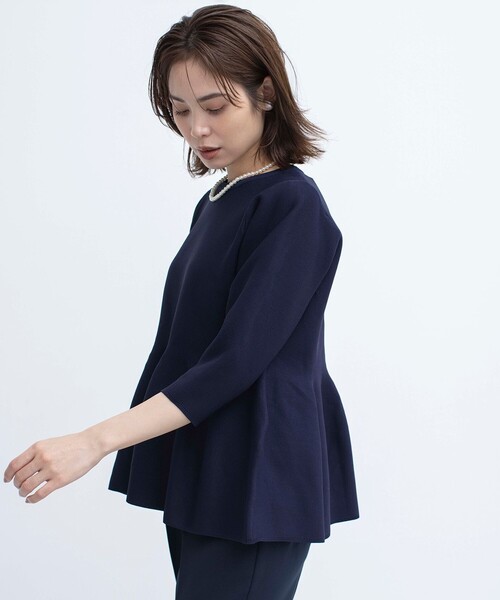組曲（クミキョク）の「【WEB限定】スポンディッシュペプラム ニット（ニット/セーター・レディース・サックスブルー系/ネイビー系/アイボリー系・2/3）」の15枚目の写真
