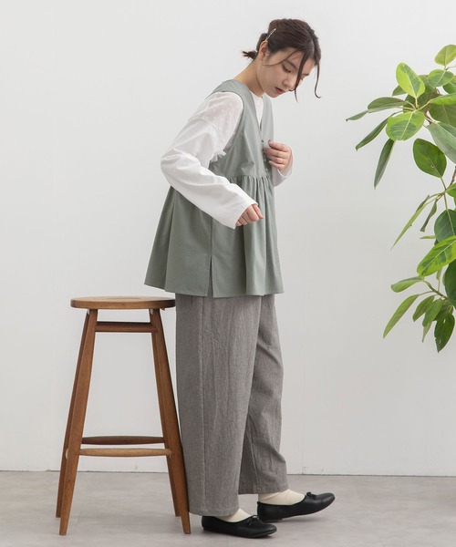 POU DOU DOU(プードゥドゥ)の「並びボタンVあきベスト(シャツ/ブラウス・レディース・ブルー/ベージュ/ダークグレー・3)」の19枚目の写真